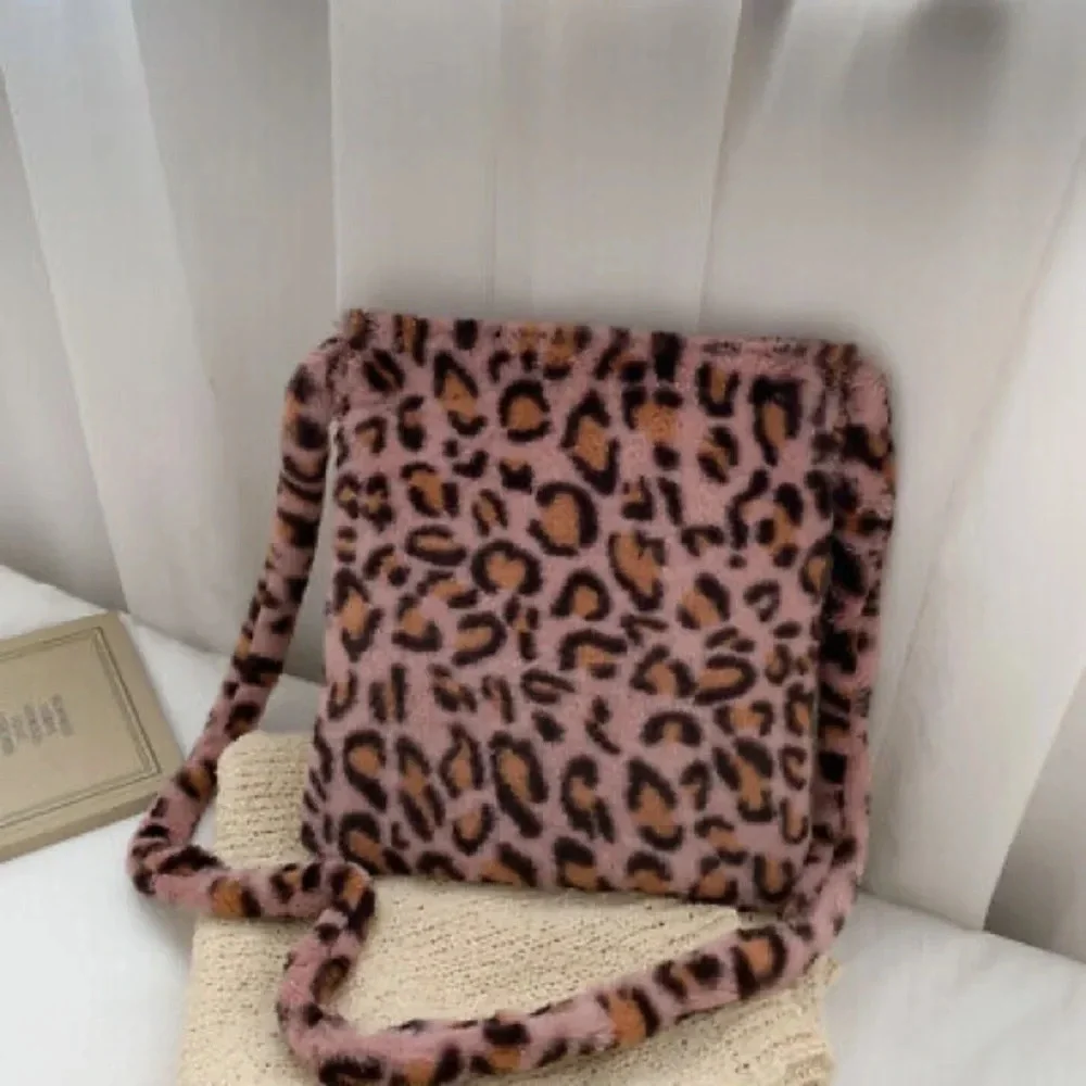 Lady Handbags Crossbody Shoulder Messenger Bag Leopard Print Fluffy Plush Casual